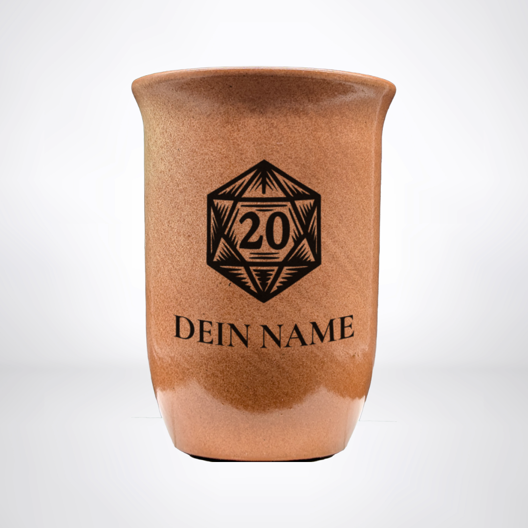 Tonbecher "Sandstein" 0,4L mit personalisierter Gravur – Pen & Paper-Klasse & Name