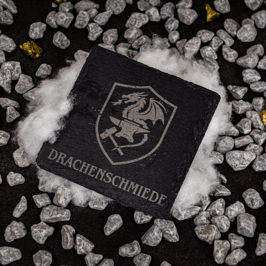 Getränke Untersetzer aus Schiefer - für LARP oder Pen & Paper mit Klassensymbol & Name