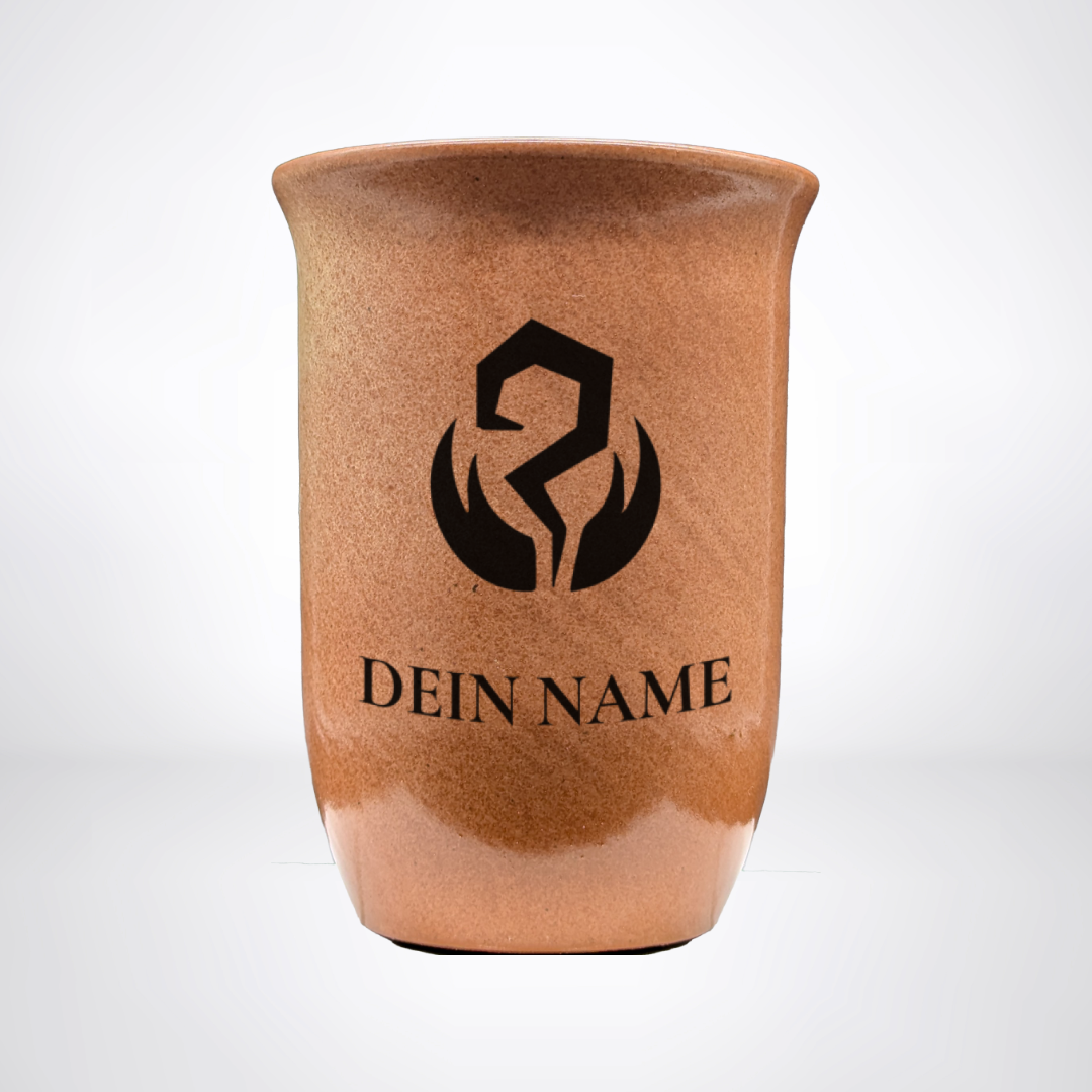 Tonbecher "Sandstein" 0,4L mit personalisierter Gravur – Pen & Paper-Klasse & Name