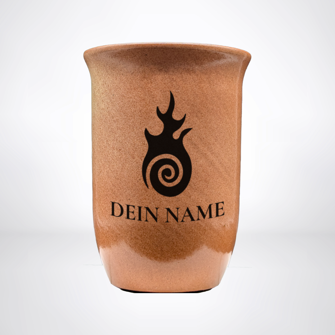 Tonbecher "Sandstein" 0,4L mit personalisierter Gravur – Pen & Paper-Klasse & Name