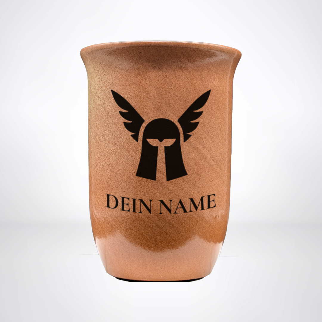 Tonbecher "Sandstein" 0,4L mit personalisierter Gravur – Pen & Paper-Klasse & Name