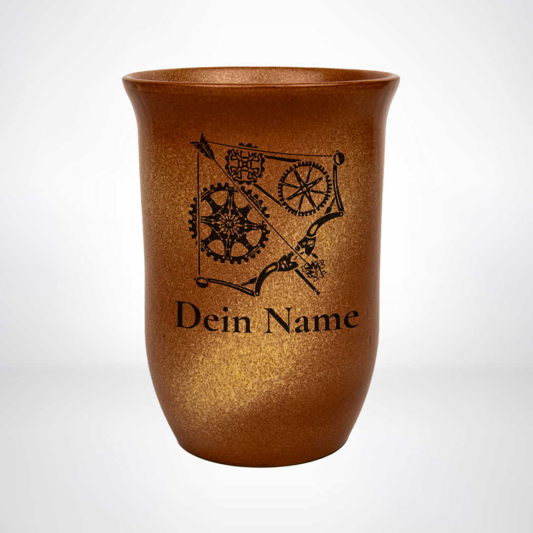 Tonbecher Artificer 0,4L – mit Name – Proficiencies Kollektion – Sandstein