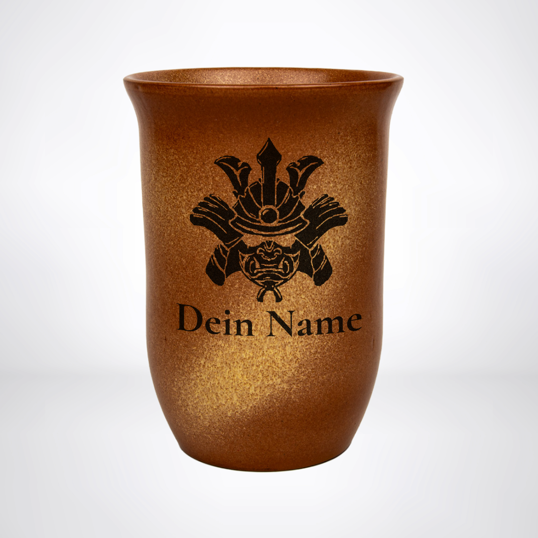 Tonbecher Ronin 0,4L – mit Name – Proficiencies Kollektion – Sandstein