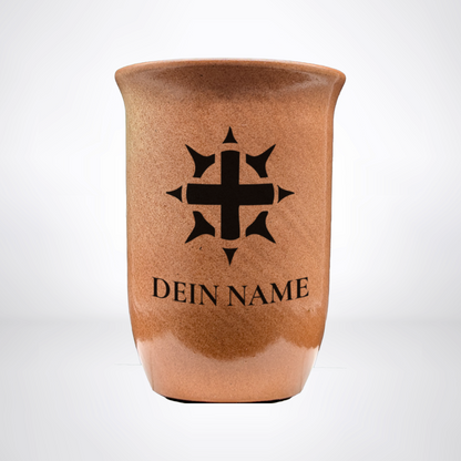 Tonbecher "Sandstein" 0,4L mit personalisierter Gravur – Pen & Paper-Klasse & Name