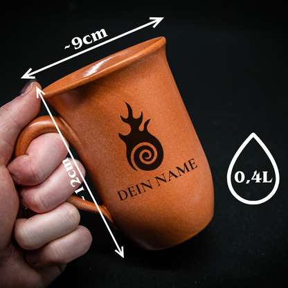 Tontasse 0,4L Hexenmeister – "Sandstein" mit personalisierter Gravur (Symbol + Name)