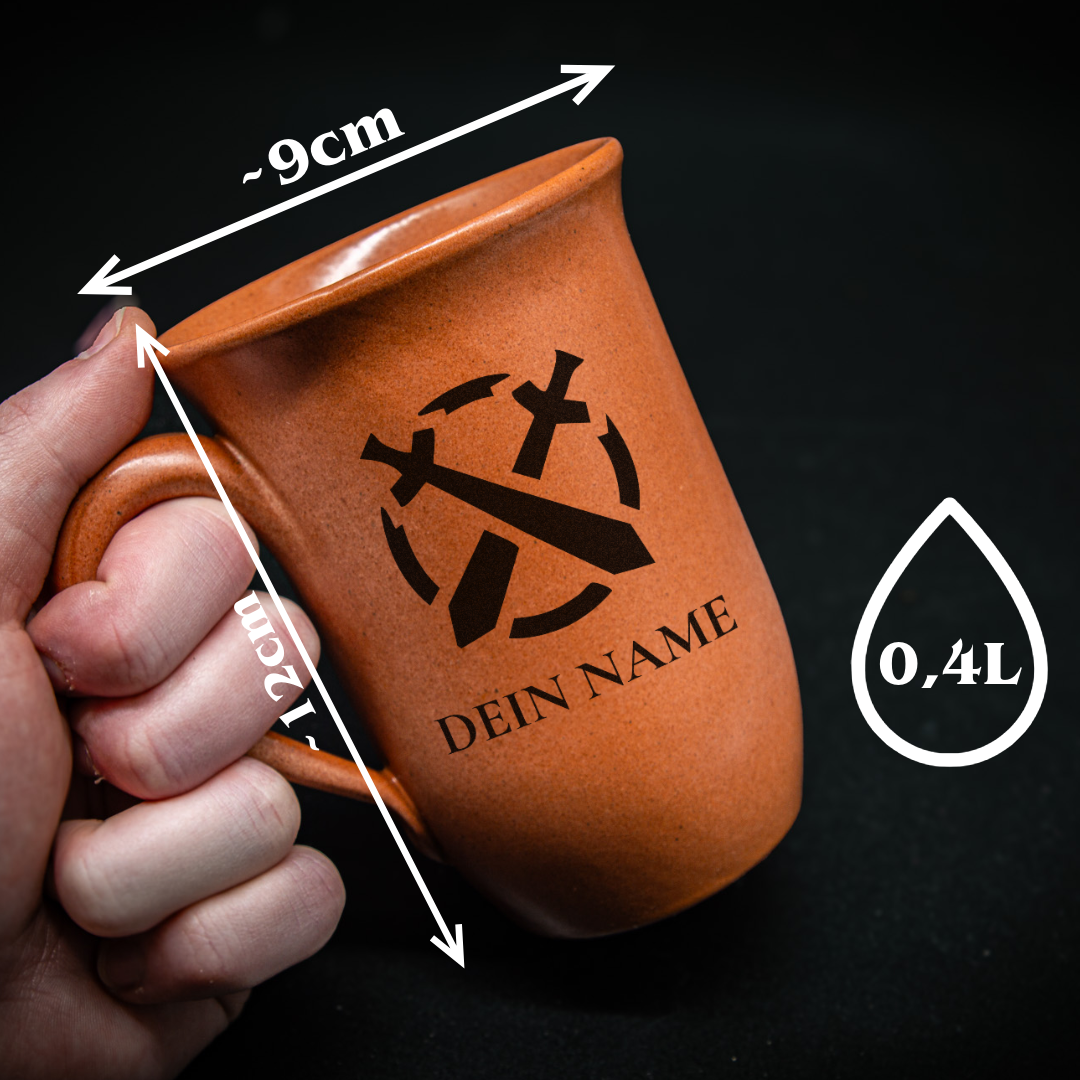 Tontasse 0,4L Kämpfer – "Sandstein" mit personalisierter Gravur (Symbol + Name)