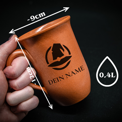 Tontasse 0,4L Magier – "Sandstein" mit personalisierter Gravur (Symbol + Name)