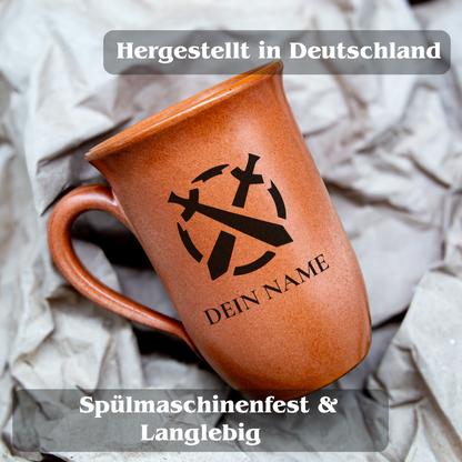 Tontasse 0,4L Kämpfer – "Sandstein" mit personalisierter Gravur (Symbol + Name)