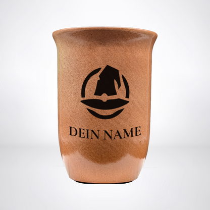 Tonbecher "Sandstein" 0,4L mit personalisierter Gravur – Pen & Paper-Klasse & Name