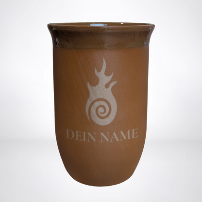 Tonbecher 0,4L mit personalisierter Gravur – Pen & Paper-Klasse & Name