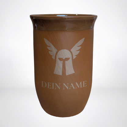 Tonbecher 0,4L mit personalisierter Gravur – Pen & Paper-Klasse & Name
