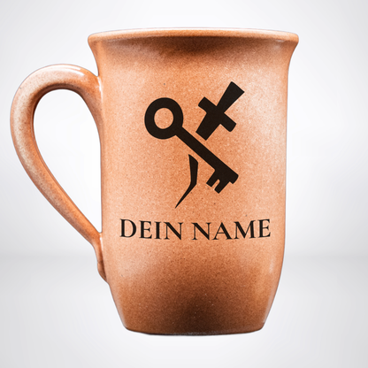 Tontasse 0,4L Schurke – "Sandstein" mit personalisierter Gravur (Symbol + Name)
