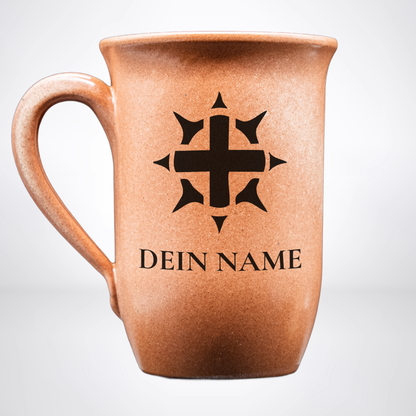 Tontasse 0,4L Kleriker – "Sandstein" mit personalisierter Gravur (Symbol + Name)