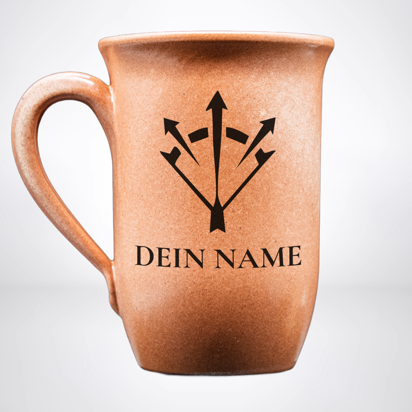 Tontasse 0,4L Waldläufer – "Sandstein" mit personalisierter Gravur (Symbol + Name)