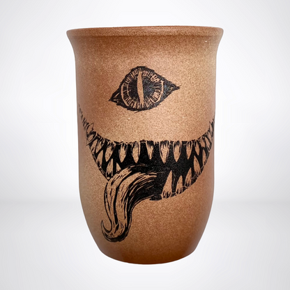 Tonbecher "Dunkler Wächter" - 0,4L - "Sandstein"