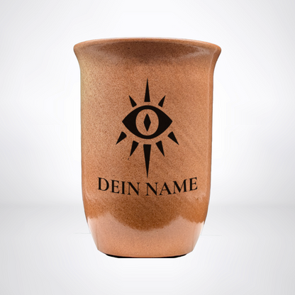 Tonbecher "Sandstein" 0,4L mit personalisierter Gravur – Pen & Paper-Klasse & Name